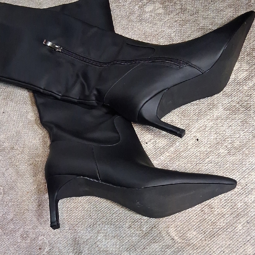 Elegant Black Heeled Boots - Picture 3 of 7